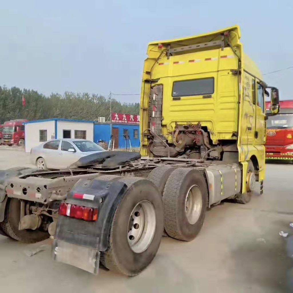 生利二手杉德卡牽引車 雙驅(qū)輕體、德國(guó)曼發(fā)動(dòng)機(jī)與采埃浮變速箱的卓越組合